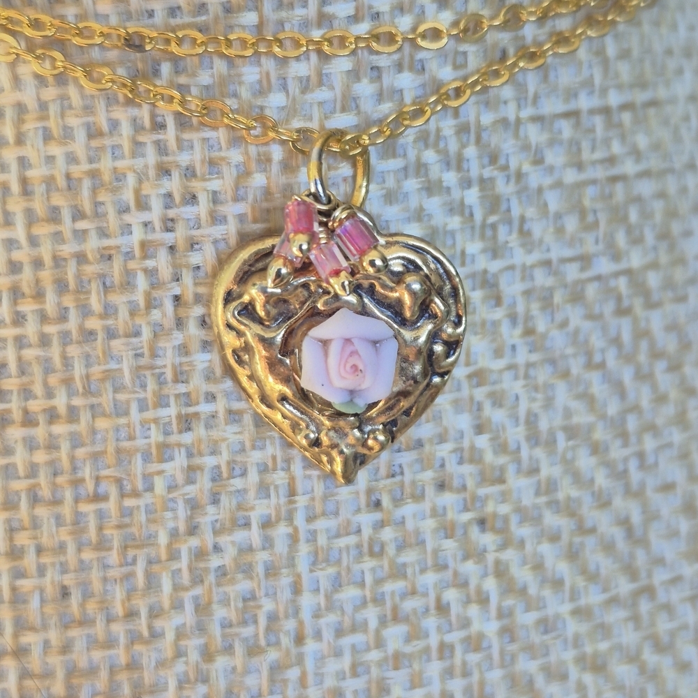 Gold Pendant Necklace With Heart Pendant With Ceramic Rose - Picture 3 of 6